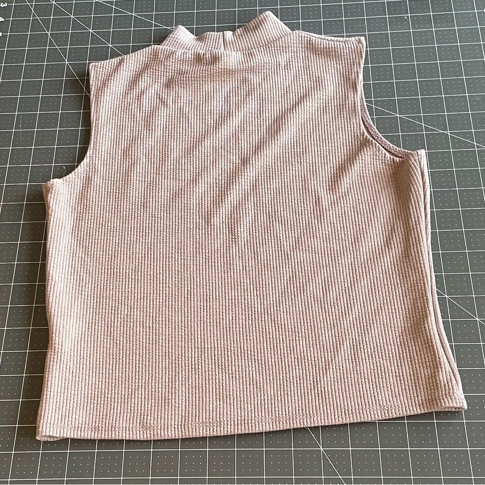 Light Mauve Women’s Sleeveless Mock Turtleneck